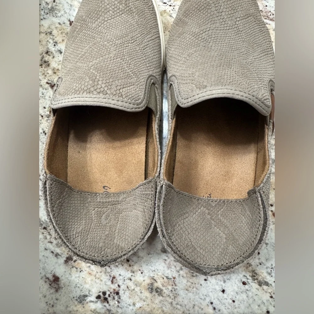 OluKai Pehuea Leather Slip On with Drop-in Heel Clay Snake Skin Design Womens 8